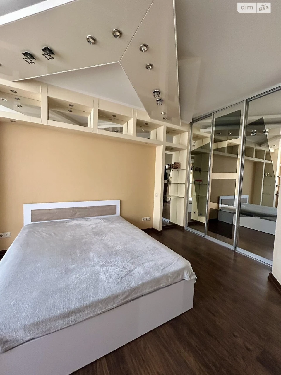 Long-Term Rental Apartment, Pozniaky