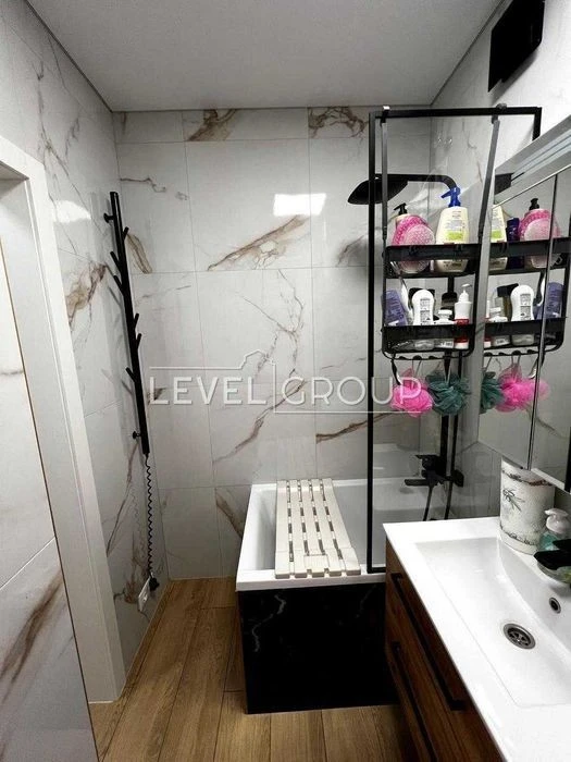2-room apartment 60 sq m. Yevhena Konovaltsa 15k/1 Pecs