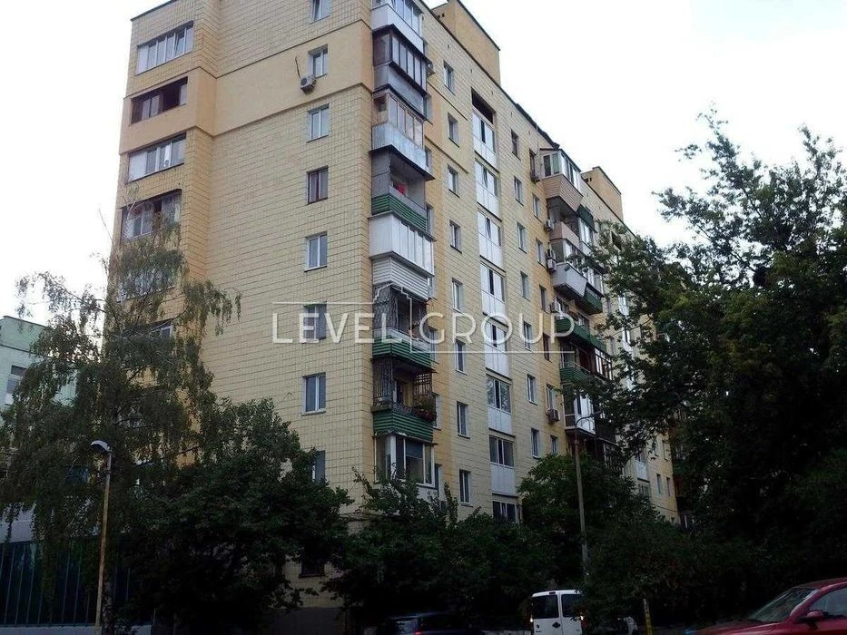 2-room apartment 60 sq m. Yevhena Konovaltsa 15k/1 Pecs