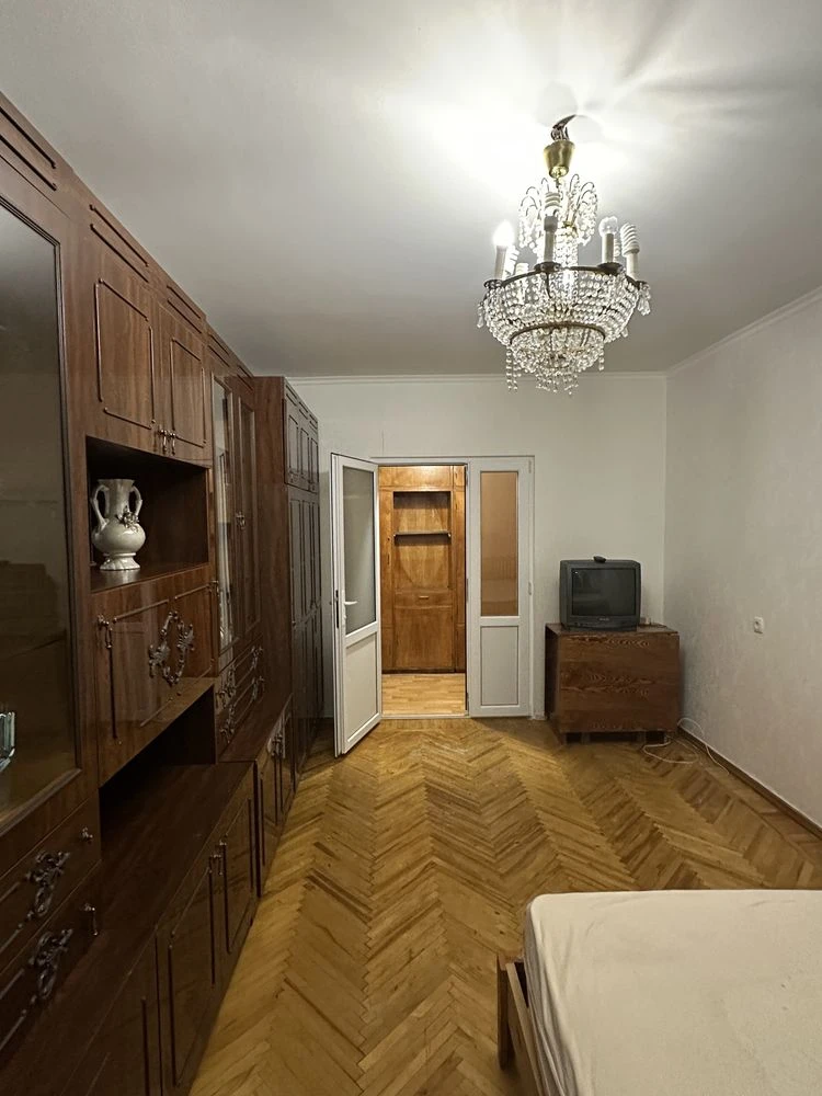 Sale of a 3-room apartment. Park of Victory.