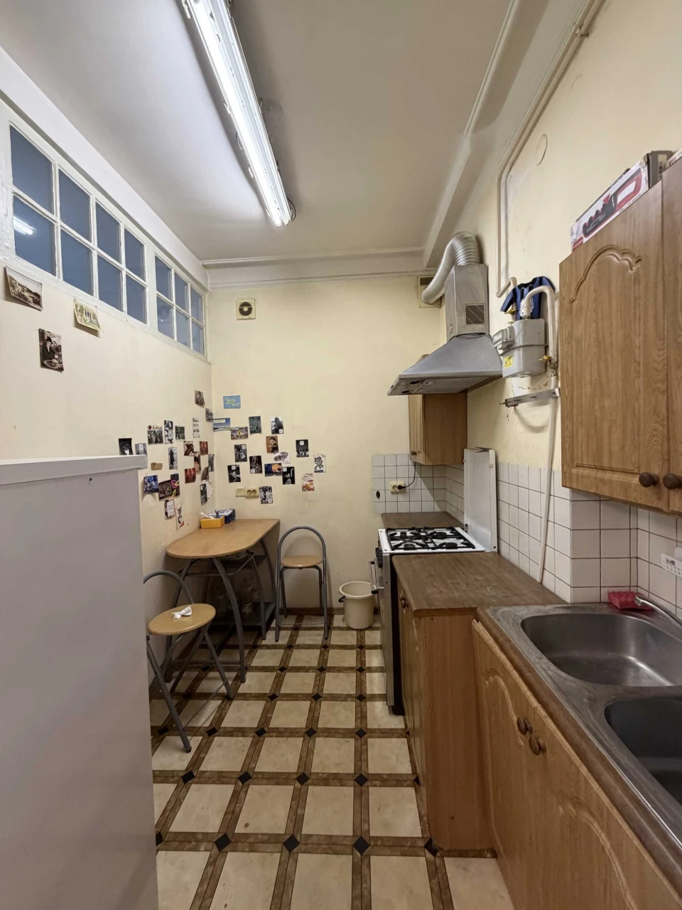 Apartment in a well-maintained, classic building. Utesova/Market Street.