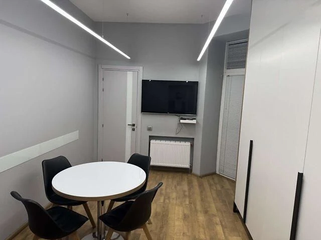 Sale 3-room apartment - office 91 m² 2/3 Ivana Franka Street