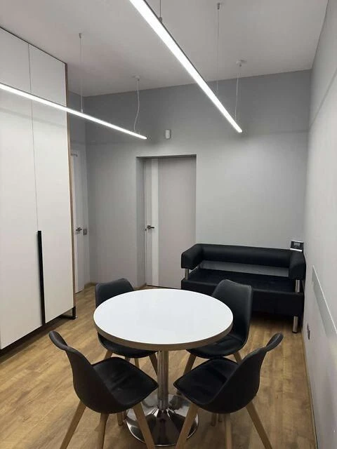 Sale 3-room apartment - office 91 m² 2/3 Ivana Franka Street