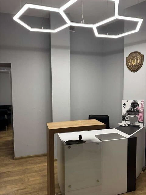 Sale 3-room apartment - office 91 m² 2/3 Ivana Franka Street