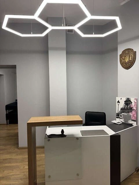 Sale 3-room apartment - office 91 m² 2/3 Ivana Franka Street