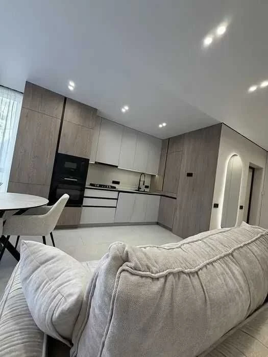 1-bedroom apartment with designer renovation in Central Park Residence
