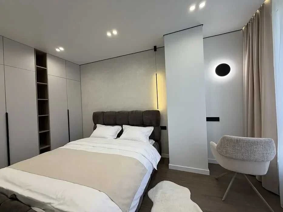 1-bedroom apartment with designer renovation in Central Park Residence