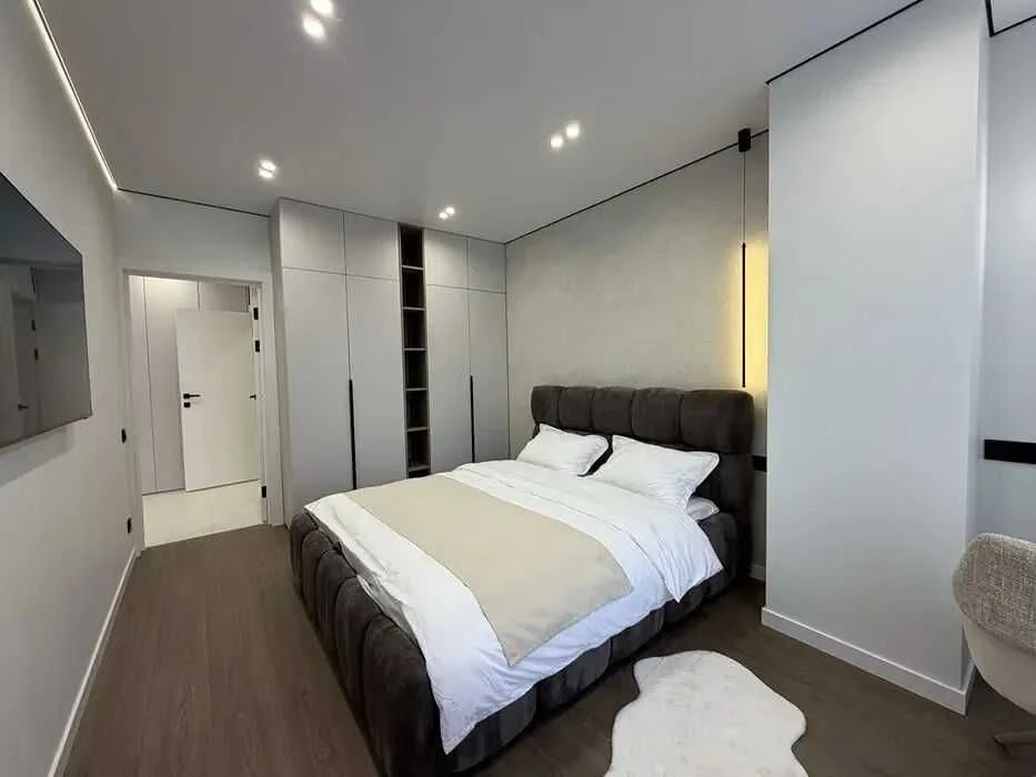 1-bedroom apartment with designer renovation in Central Park Residence