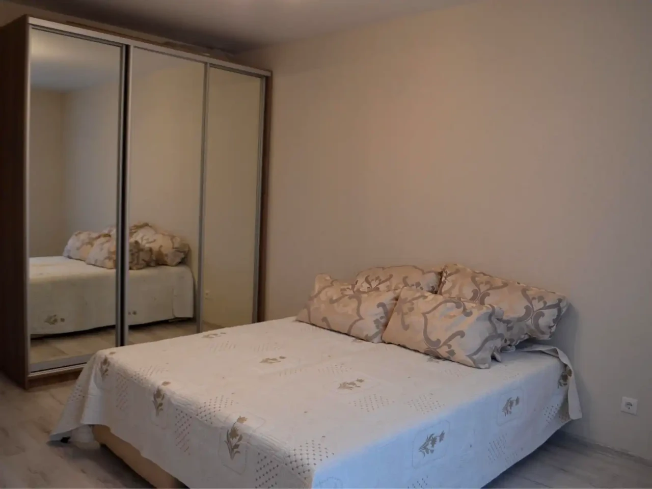 Оренда квартири 1-кімн. 48 м² 8/25 пов.