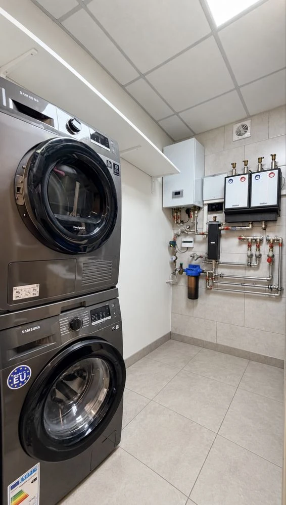 Продаж дворівневої квартири (таунхаус)   155 м² у центрі міс