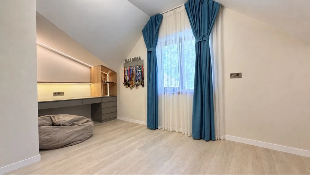 Продаж дворівневої квартири (таунхаус)   155 м² у центрі міс