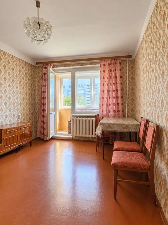 Продається 3х кімнатна, ГОЛОВНА (ТЦ ДЕПОТ), БАЛКОН + ЛОДЖИЯ.
