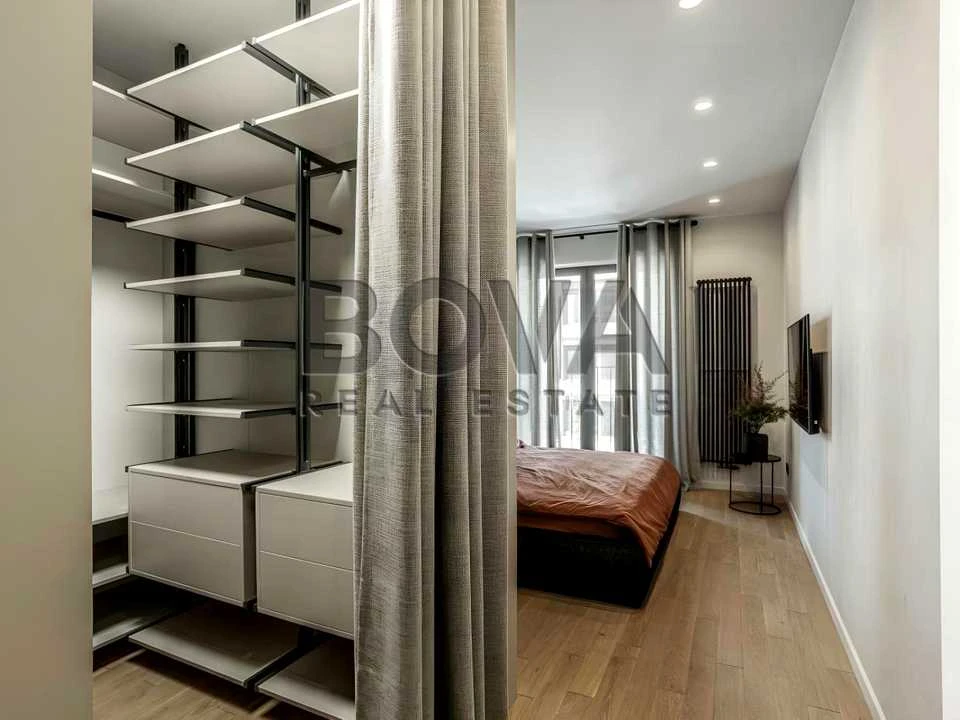 Apartment. Naberezhno-Ribalska Street, вул.