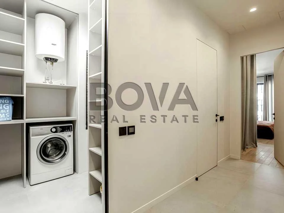Apartment. Naberezhno-Ribalska Street, вул.