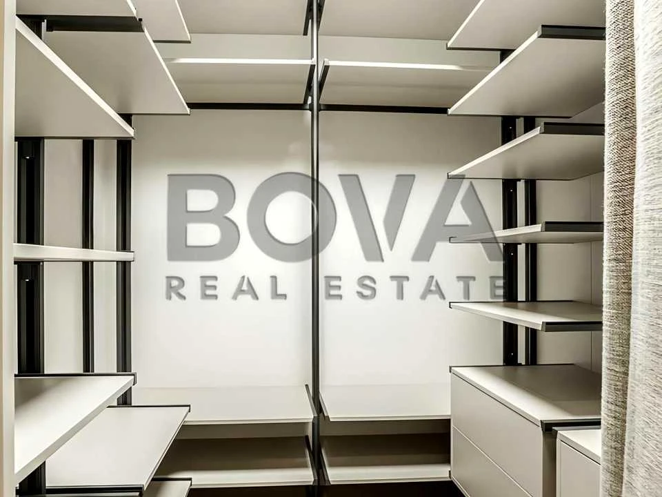 Apartment. Naberezhno-Ribalska Street, вул.