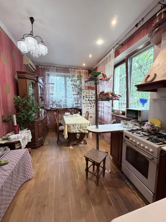 2-Story House for Sale at 5 Chubayevska Street, 5 Acres