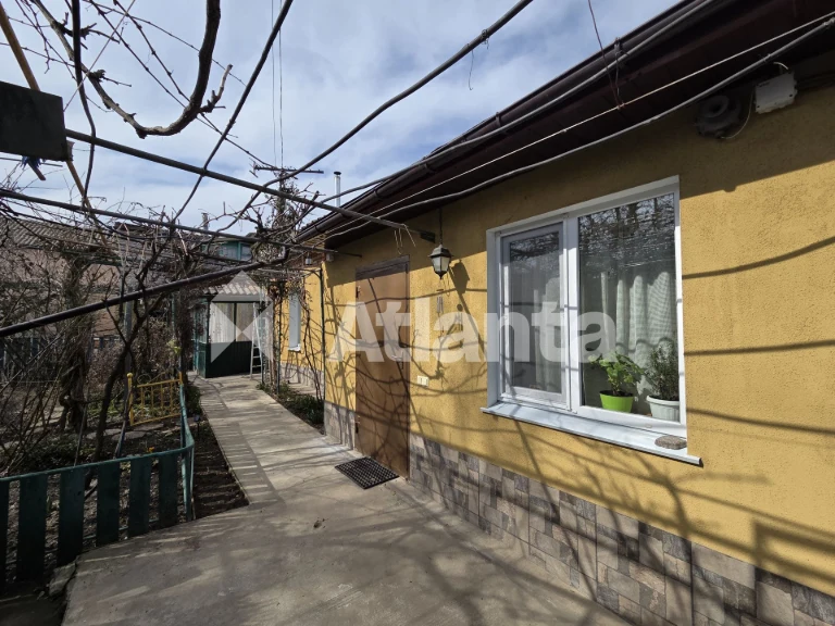 Будинок на Черьомушках! 5 соток, 2 автономні частини, гараж,