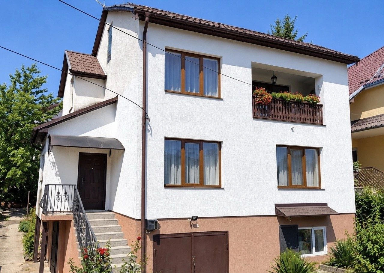 Продається просторий будинок 306 м² в Ужгороді з терасою, сауною