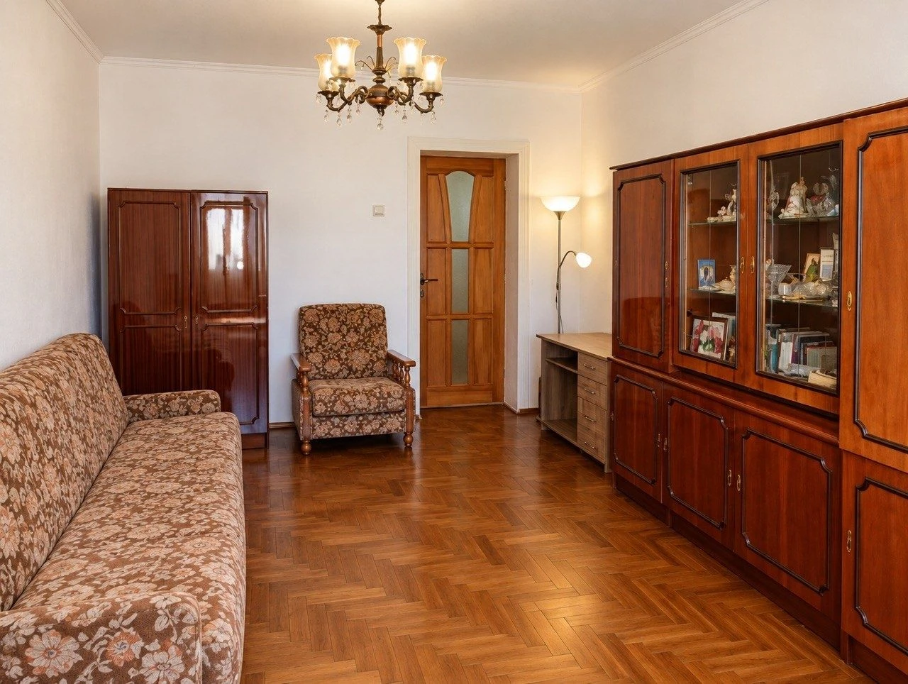 Продається просторий будинок 306 м² в Ужгороді з терасою, сауною