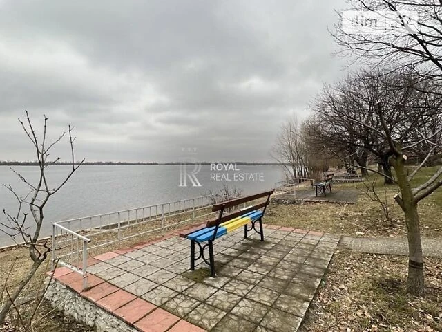Продаж двоповерхого будинку з ділянкою на 8 сот, 206,6 кв.м