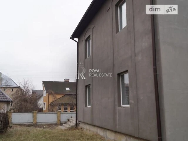 Продаж двоповерхого будинку з ділянкою на 8 сот, 206,6 кв.м