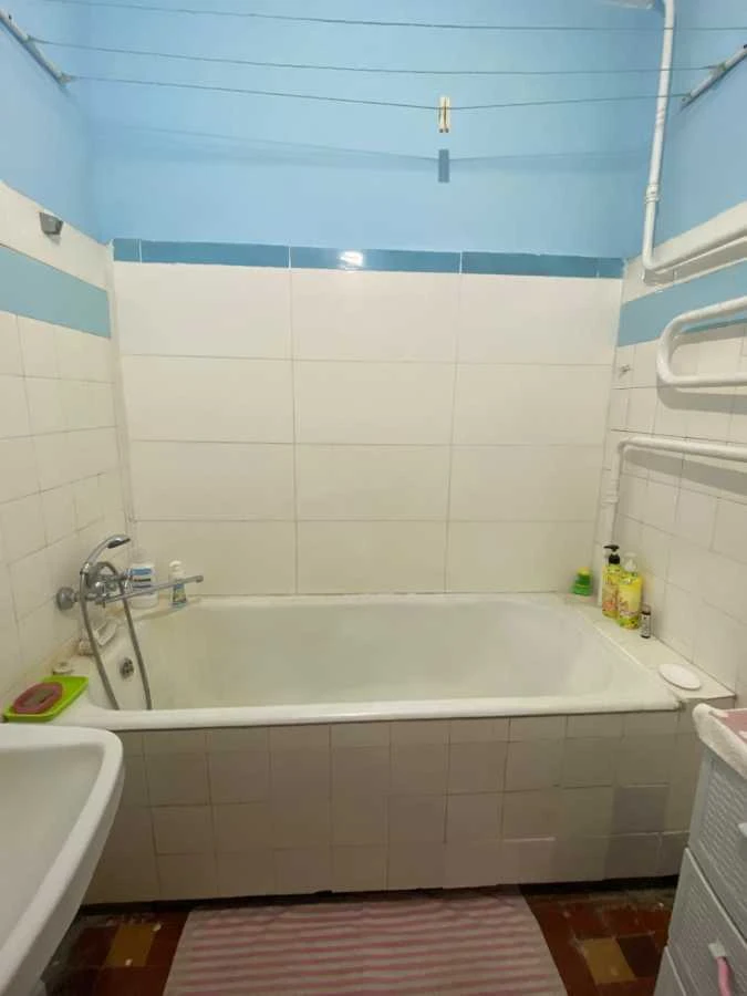 Сдается 2-комнатная квартира 55 м², улица Михаила Донца, Омелян