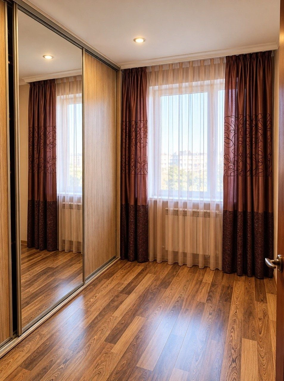 Sale of a spacious 4-bedroom apartment with autonomous heating