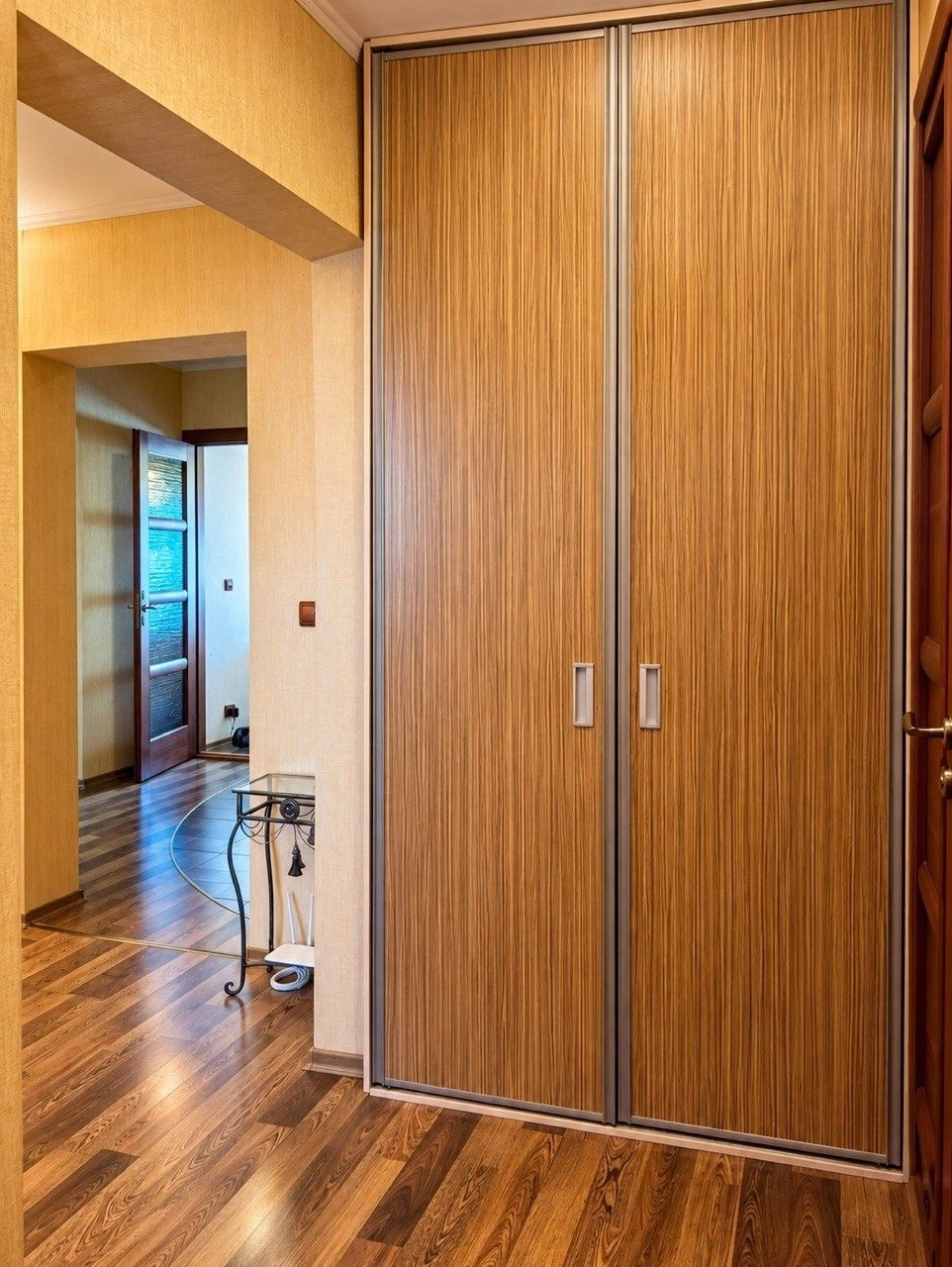 Sale of a spacious 4-bedroom apartment with autonomous heating