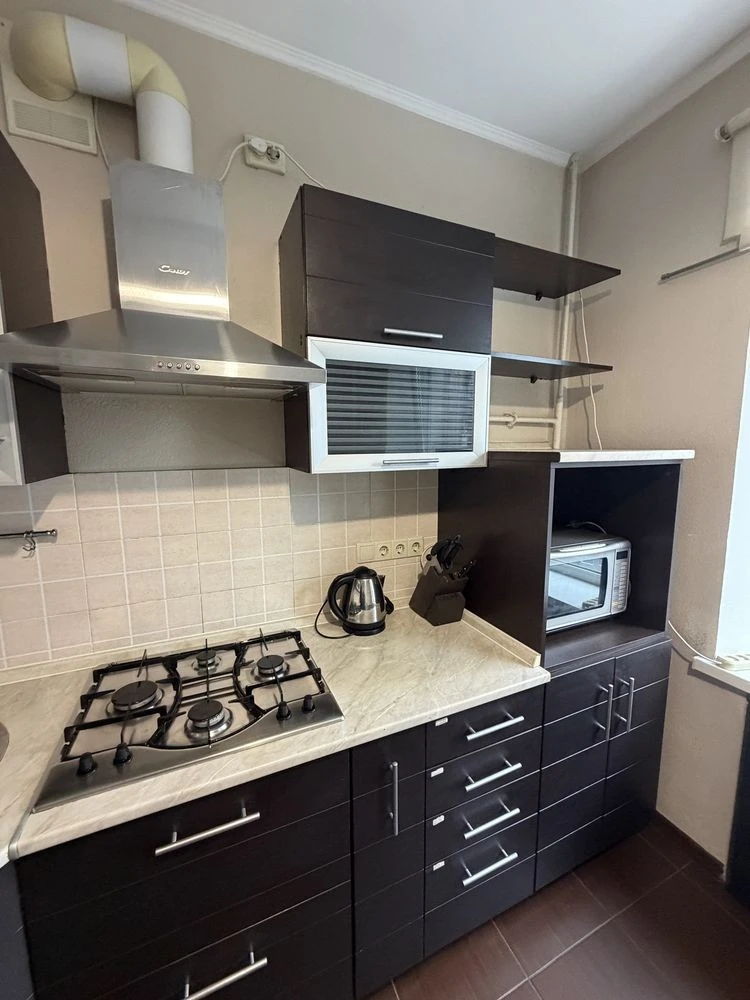 For sale, fully separate 3-room apartment, near the Pecherska metro station