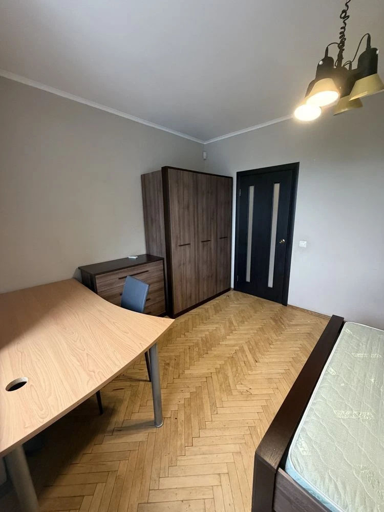 For sale, fully separate 3-room apartment, near the Pecherska metro station