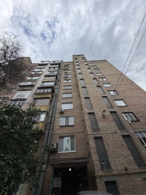 For sale, fully separate 3-room apartment, near the Pecherska metro station