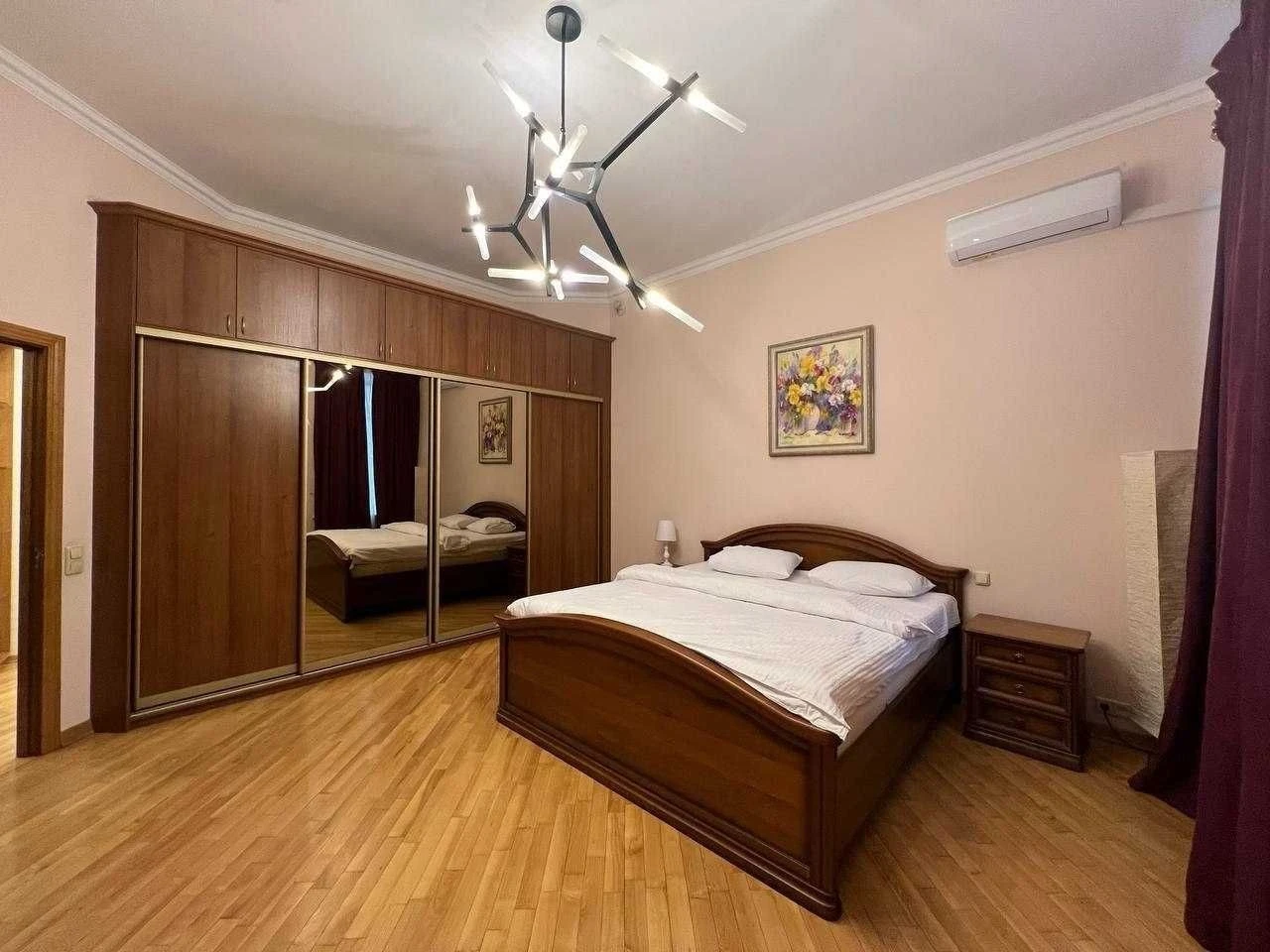 Продажа 2-комнатной квартиры 110 м², ул. Хрещатик 15, Пасаж