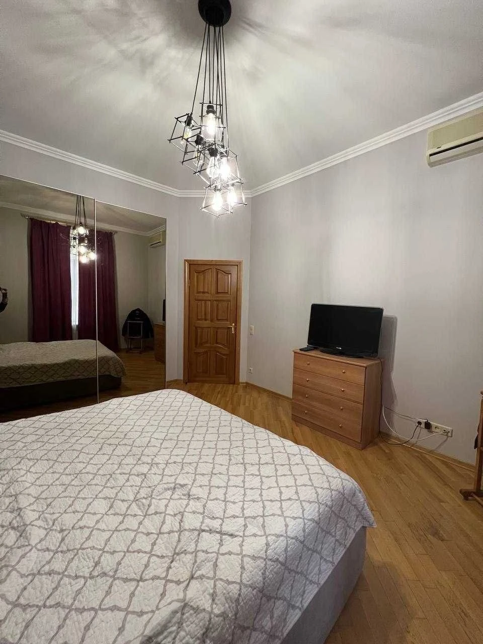 Продажа 2-комнатной квартиры 110 м², ул. Хрещатик 15, Пасаж