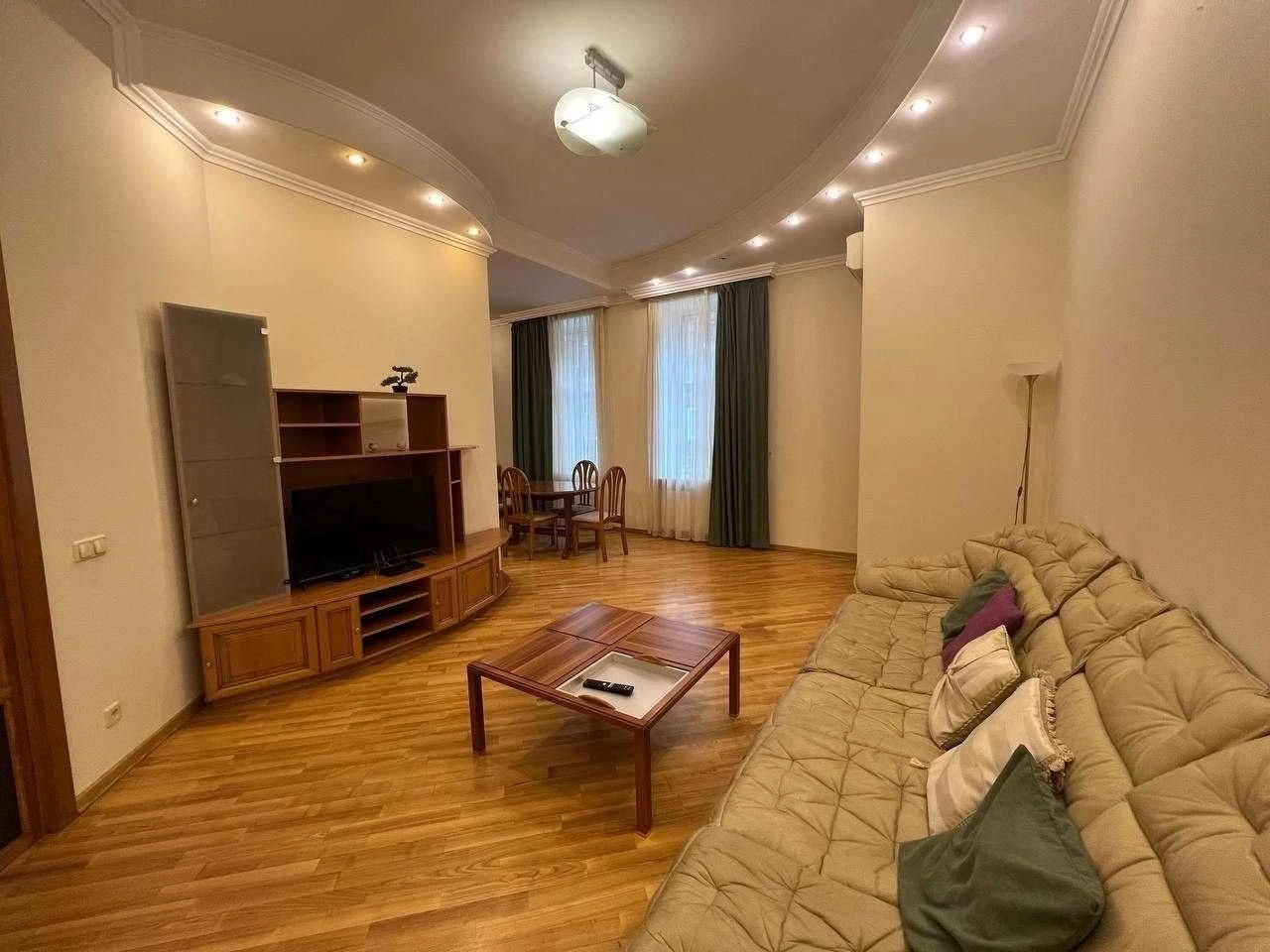 Продажа 2-комнатной квартиры 110 м², ул. Хрещатик 15, Пасаж