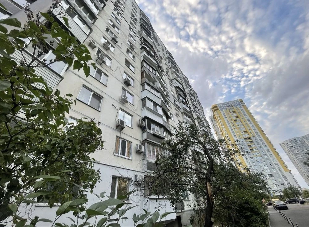 Довгострокова оренда просторого роздільного 3-кімнатного апартаменту