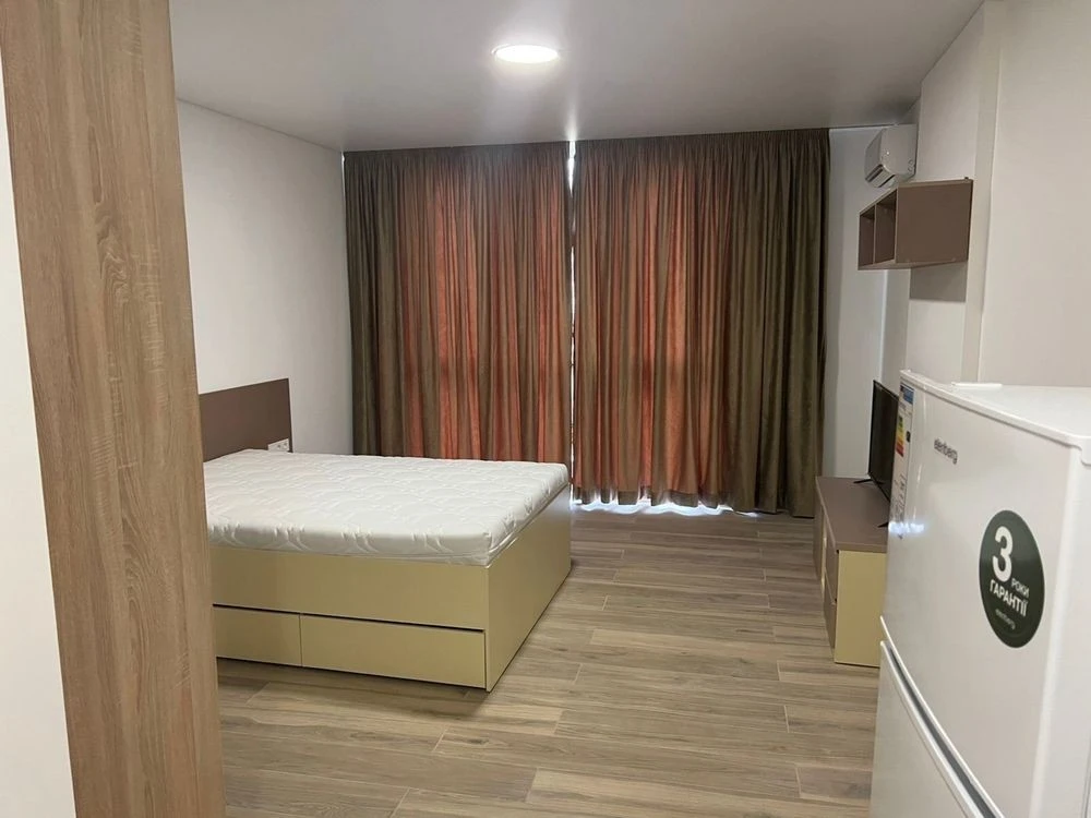 Studio apartment with separate storage room for sale