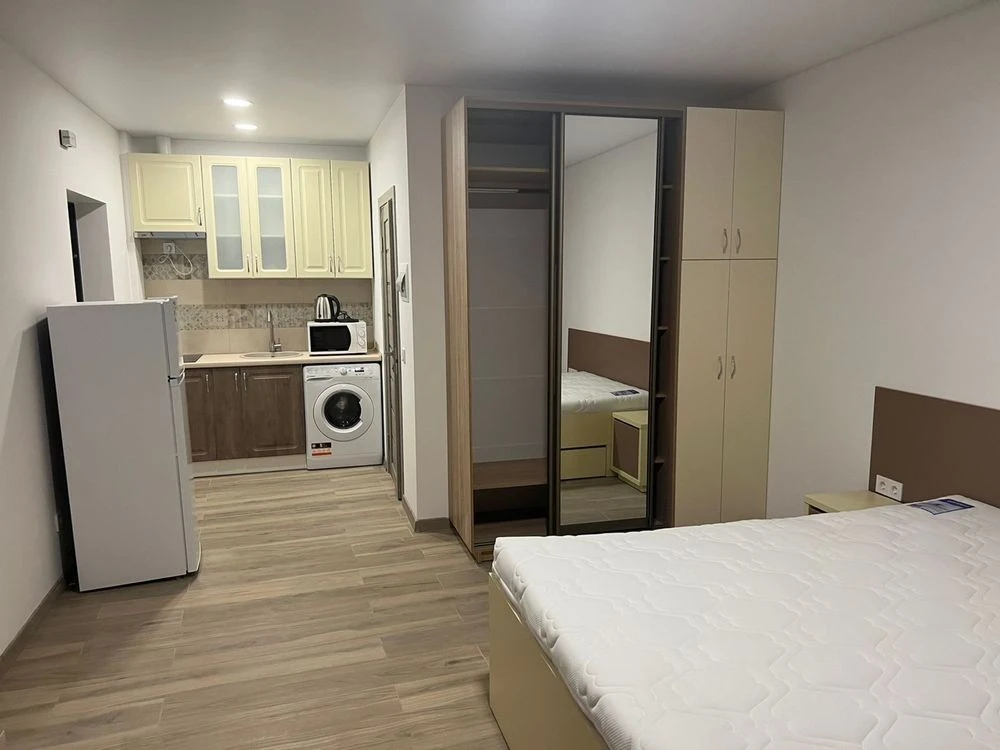 Studio apartment with separate storage room for sale