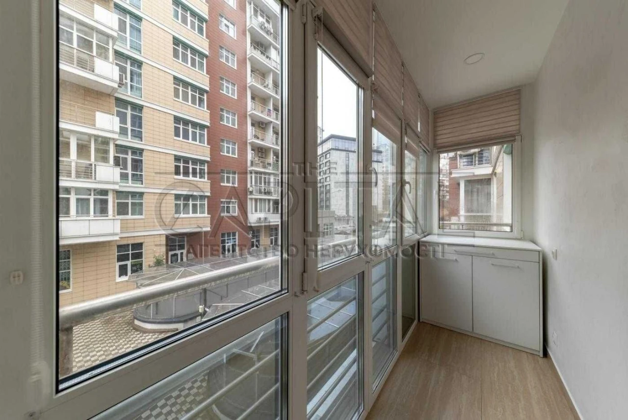 Sale of a completely new 4-room apartment 164 sq m, French Quarter residential complex