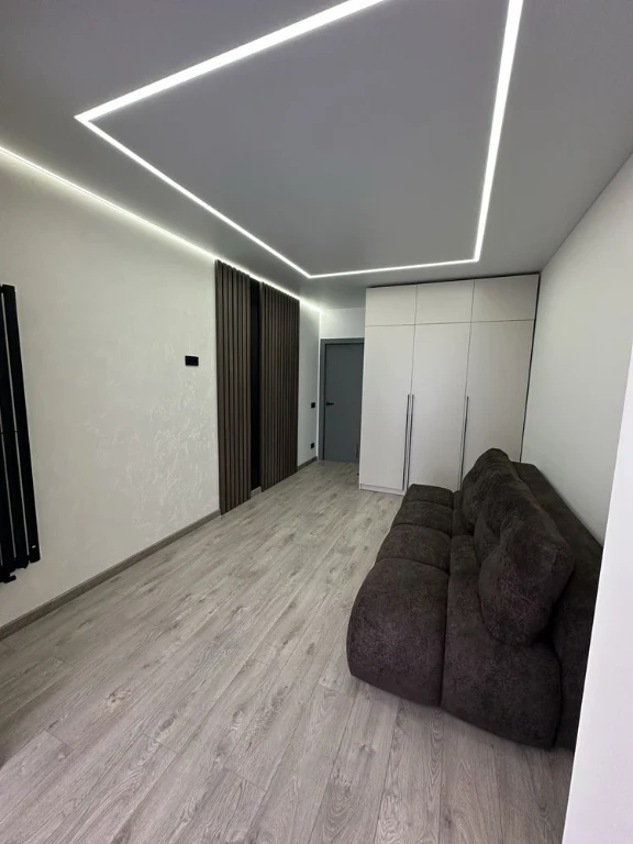 Двокімнатна квартира з якісним ремонтом та меблями 111 000$