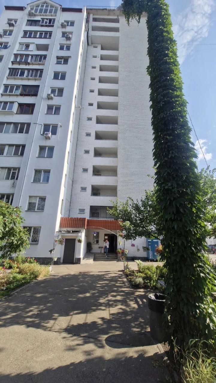 Оренда 2 к. квартири поруч з метро Дарниця