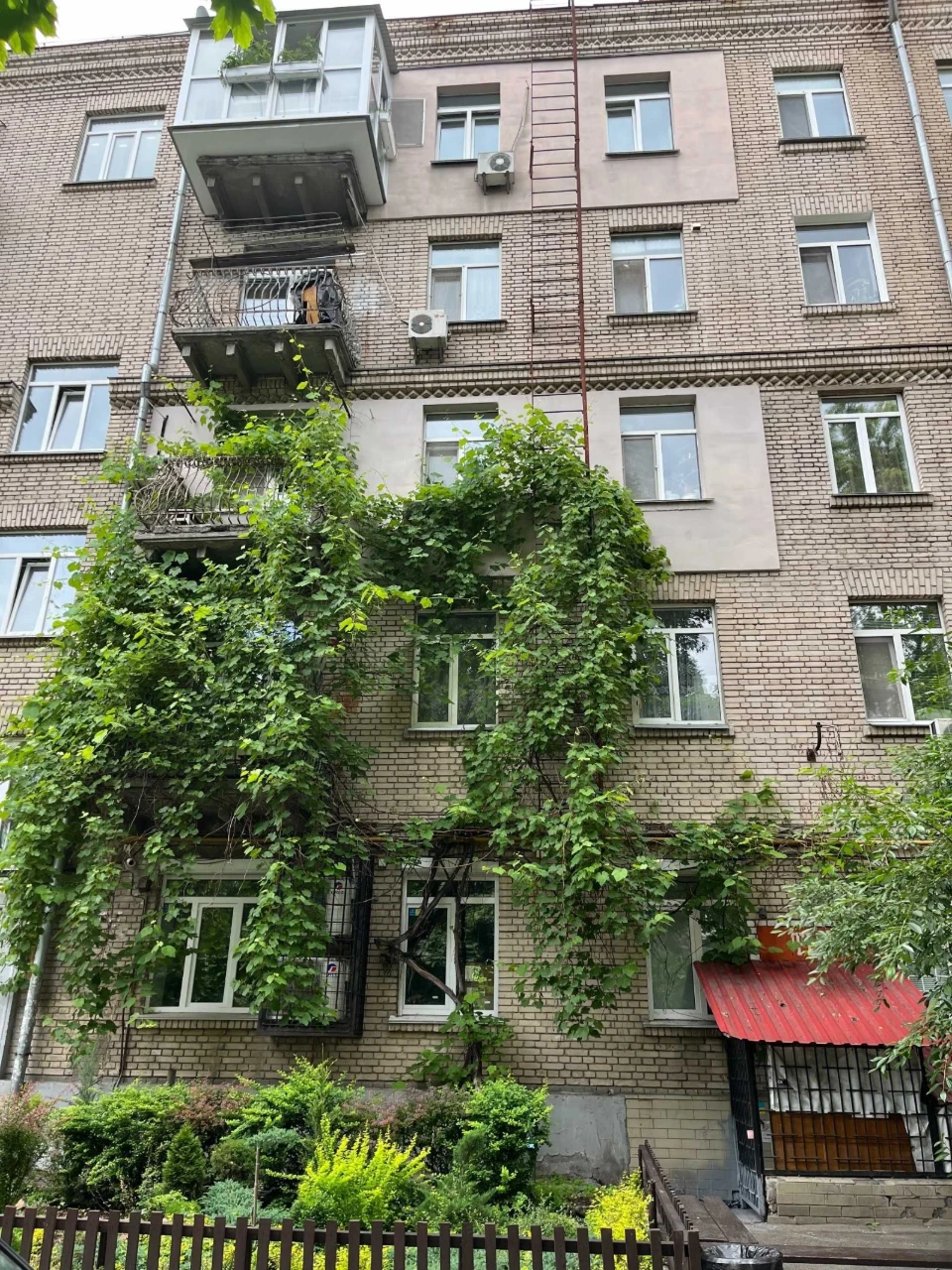 Apartment for Sale 3 rooms. Street Vyzhhorodska 50, Stalink