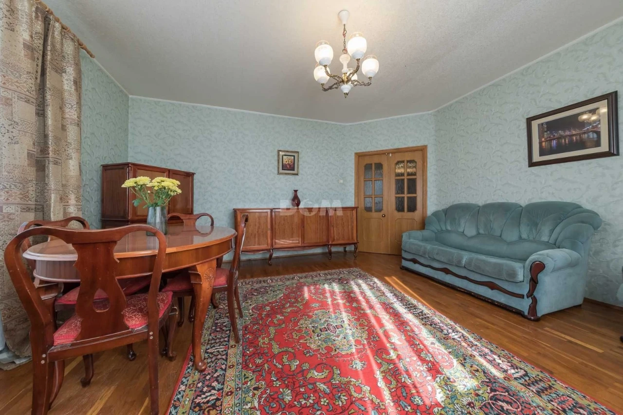 Spacious 2-bedroom apartment 73 m2 near the Akademmisto metro!