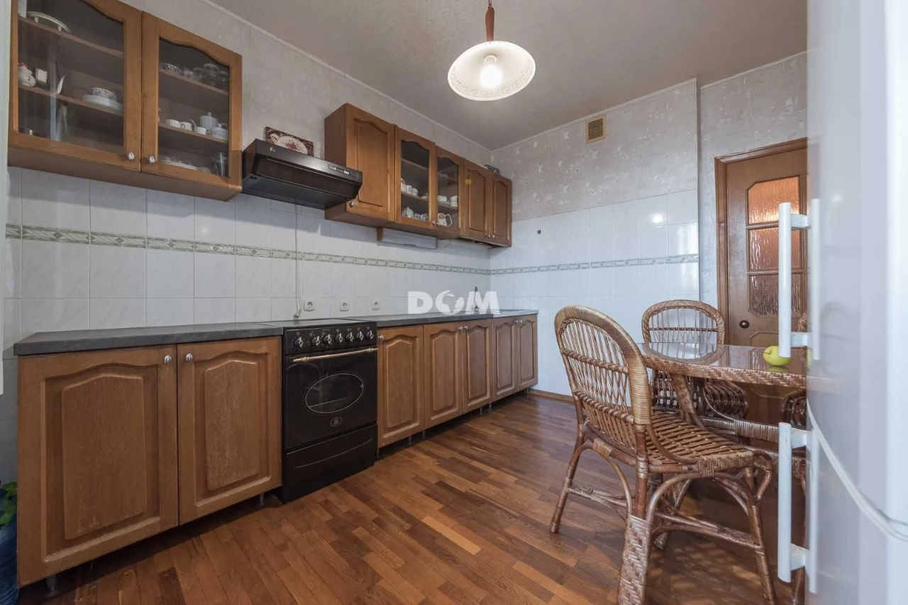Spacious 2-bedroom apartment 73 m2 near the Akademmisto metro!