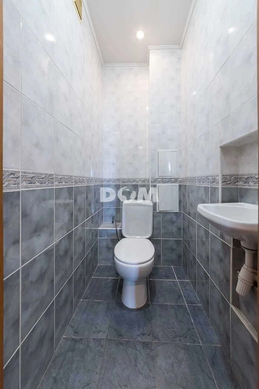 Spacious 2-bedroom apartment 73 m2 near the Akademmisto metro!