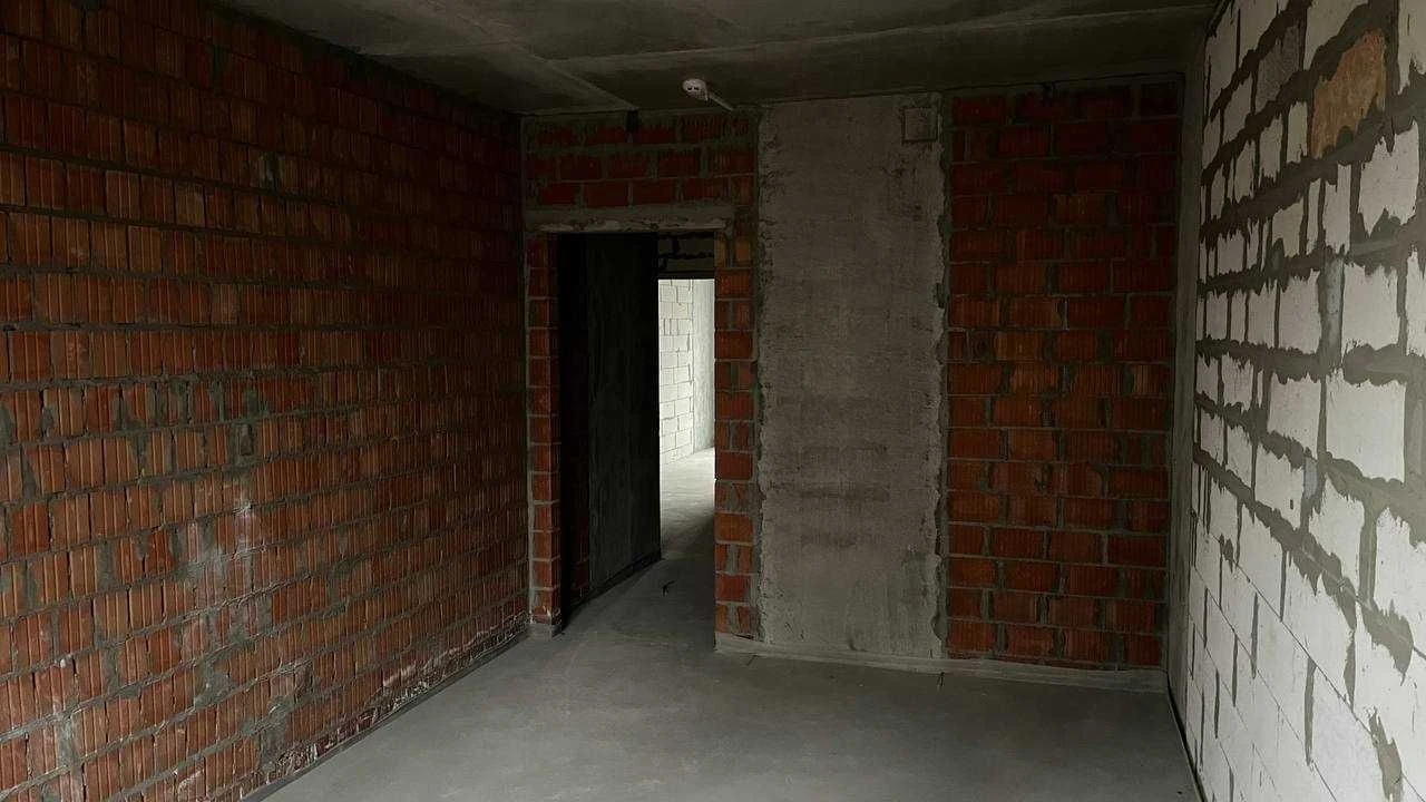 ПРОДАЖ 3-кімнатної квартири з ГАРДЕРОБОМ 77 кв. м на вул. Квітки Циси