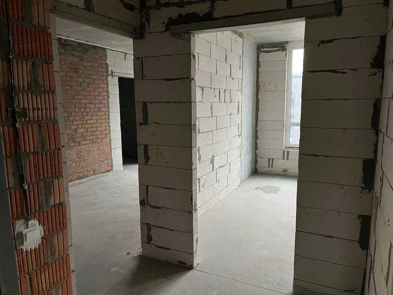 ПРОДАЖ 3-кімнатної квартири з ГАРДЕРОБОМ 77 кв. м на вул. Квітки Циси