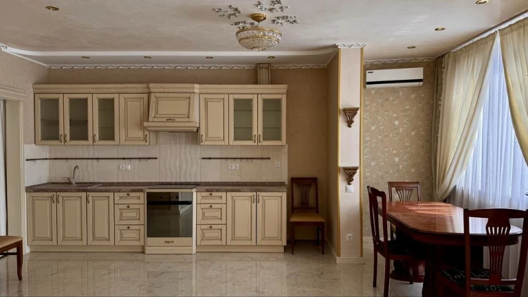 Продаж 2-кімнатної квартири з ремонтом, Чавдар 13! + комора!