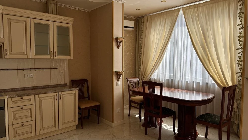 Продаж 2-кімнатної квартири з ремонтом, Чавдар 13! + комора!