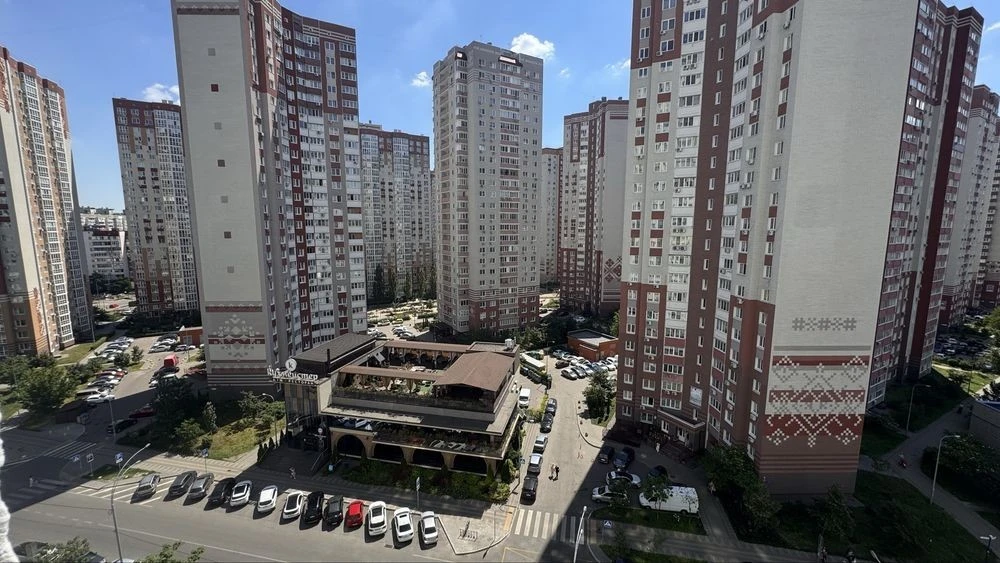 Продаж 2-кімнатної квартири з ремонтом, Чавдар 13! + комора!
