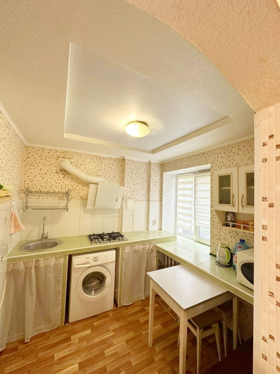 Bright and spacious! 3rd floor. Brick house. Selling 1 bedroom apartment.